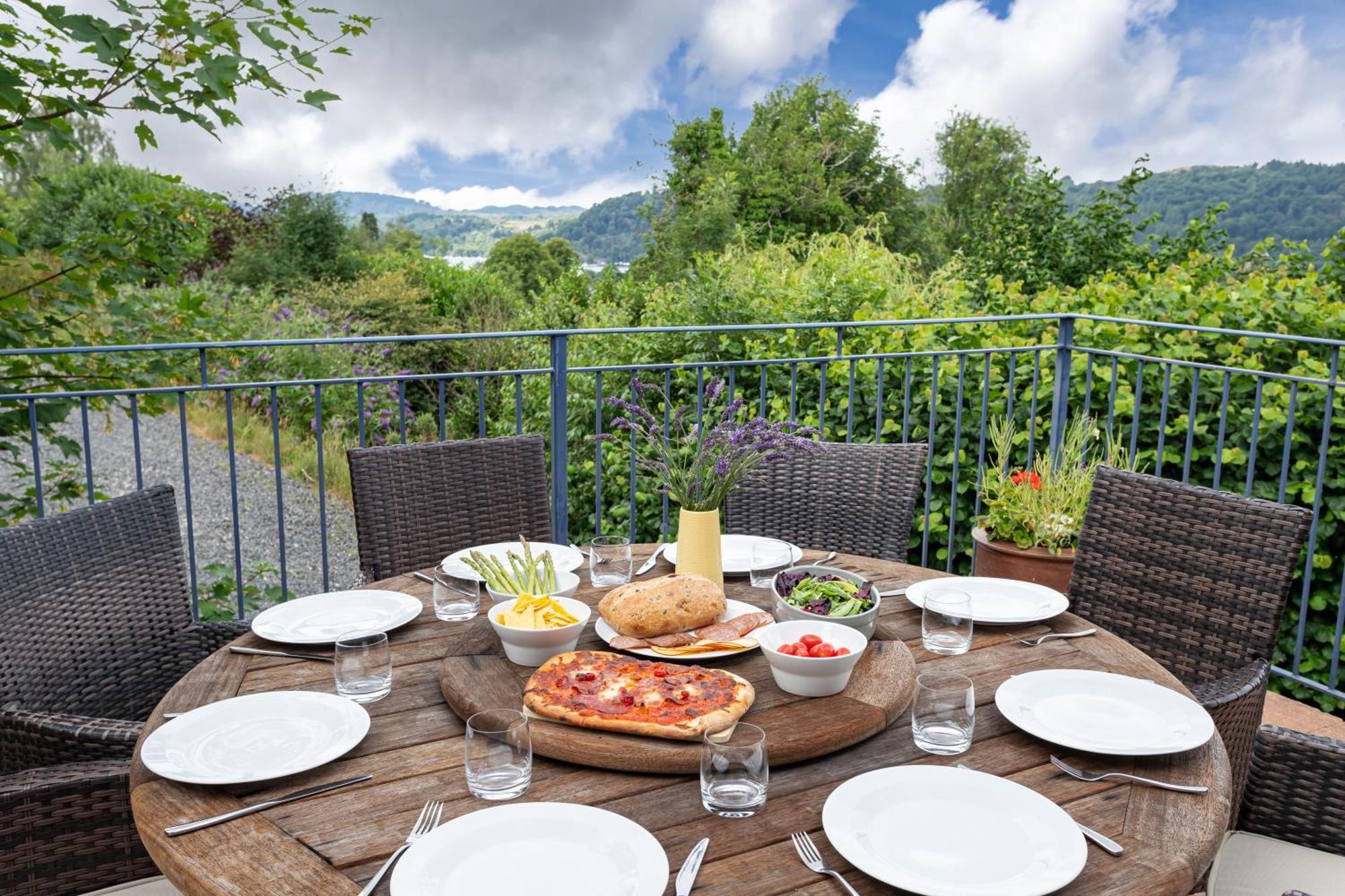 View From Within, Bowness - Dog Friendly Home With Hot Tub 温德米尔 外观 照片